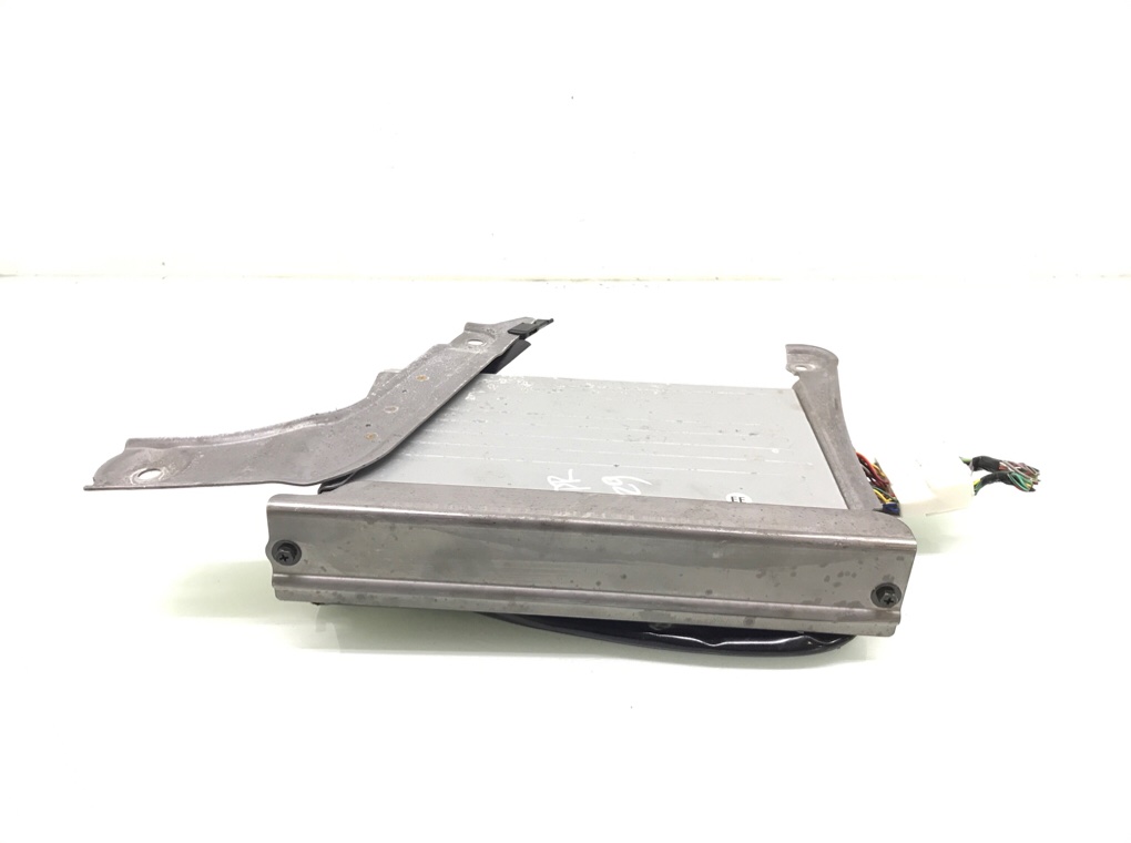 Усилитель музыкальный бу для Lexus IS 1 2.0 i,  2005 г.