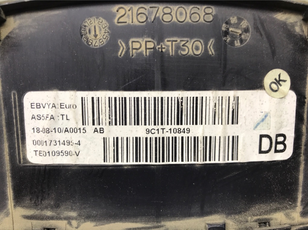 Щиток приборов (приборная панель) бу для Ford Transit 2.2 TDCi, 2010 г. Щиток приборов (приборная панель) бу для Ford Transit 2.2 TDCi, 2010 г.