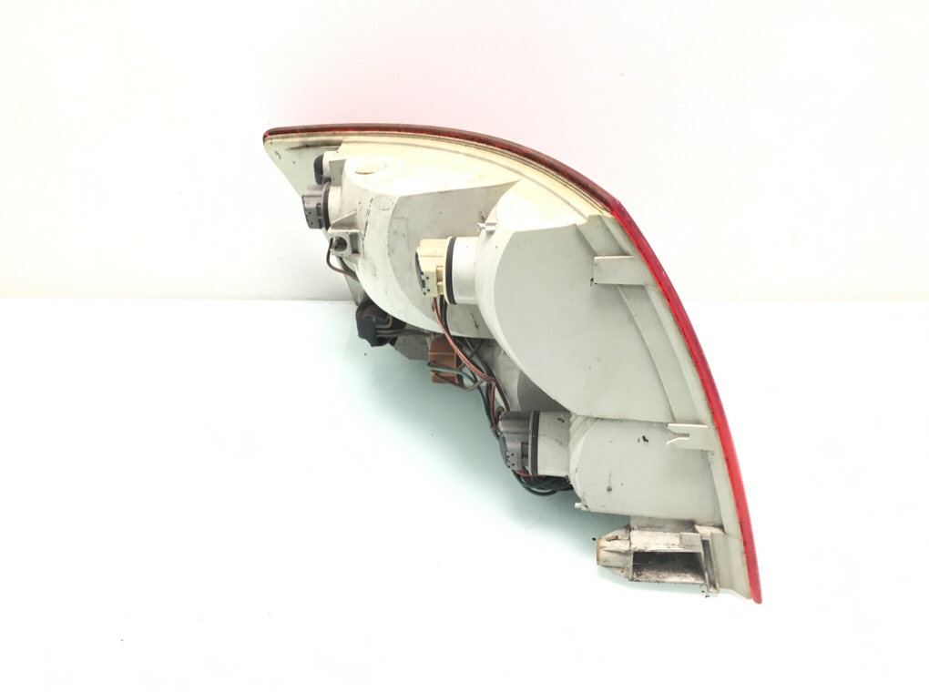 Фонарь задний правый бу для Audi A4 B6 1.8 Ti, 2002 г. Фонарь задний правый бу для Audi A4 B6 1.8 Ti, 2002 г.