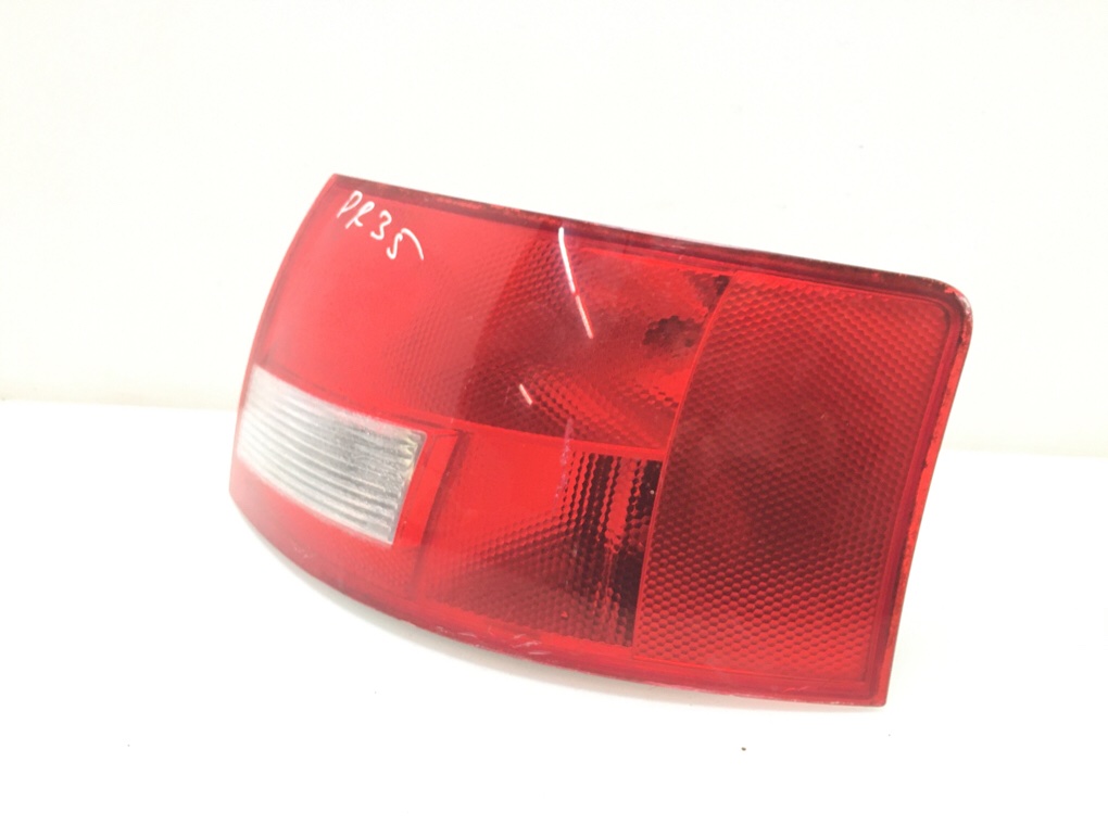 Фонарь задний правый бу для Audi A4 B6 1.8 Ti, 2002 г. Фонарь задний правый бу для Audi A4 B6 1.8 Ti, 2002 г.