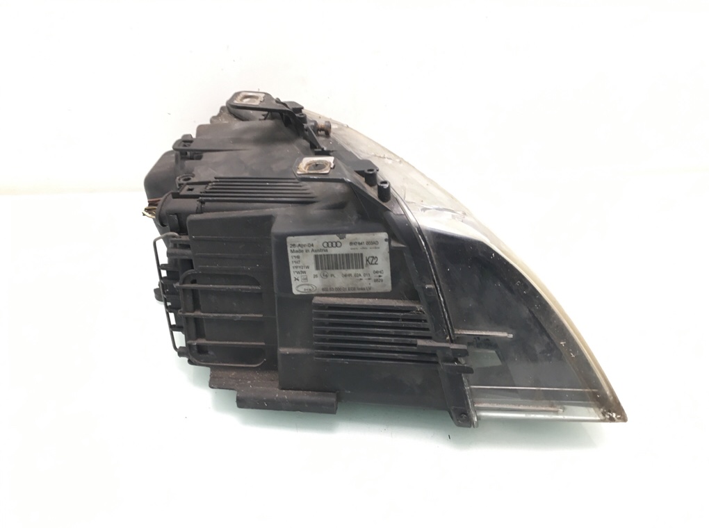 Фара левая бу для Audi A4 B6 1.8 Ti,  2002 г.