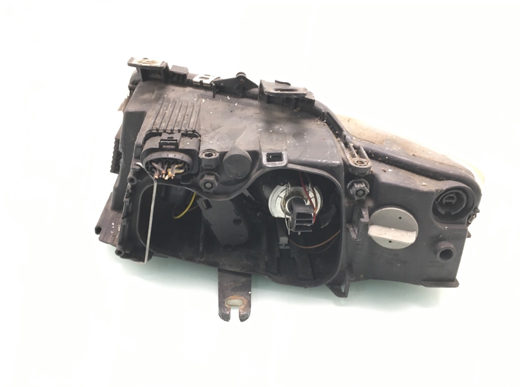 Фара правая бу для Audi A4 B6 1.8 Ti, 2002 г. Фара правая бу для Audi A4 B6 1.8 Ti, 2002 г.