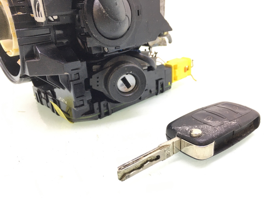 Переключатель подрулевой (стрекоза) бу для Volkswagen Touran  1.6 i,  2006 г.