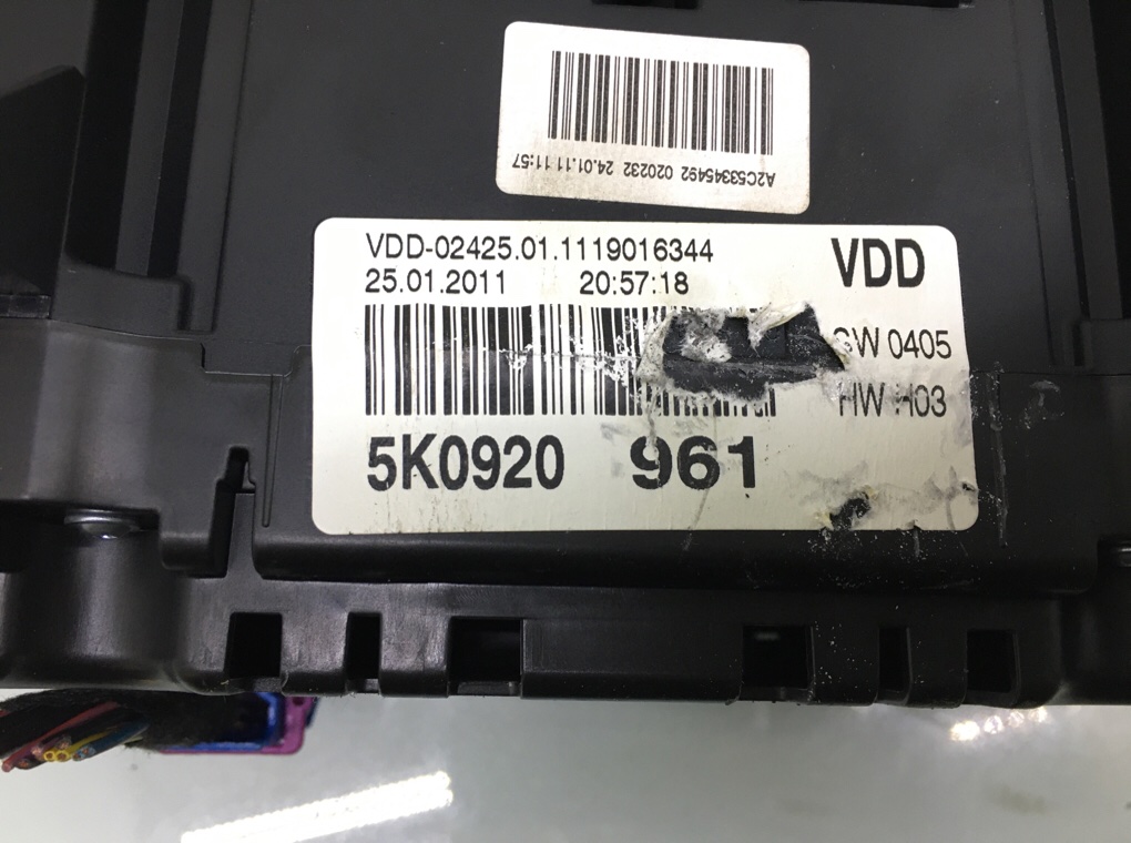 Щиток приборов (приборная панель) бу для Volkswagen Golf 6 1.2 TSI, 2011 г. Щиток приборов (приборная панель) бу для Volkswagen Golf 6 1.2 TSI, 2011 г.