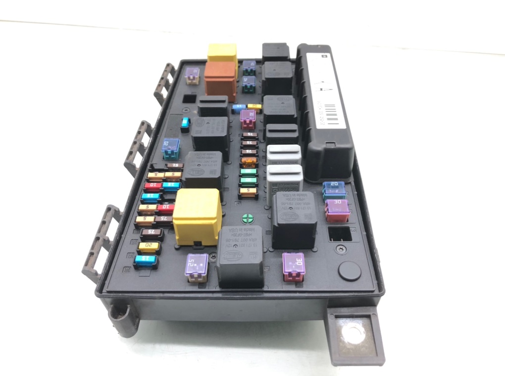 Блок предохранителей бу для Opel Astra H 1.3 CDTi, 2007 г. Блок предохранителей бу для Opel Astra H 1.3 CDTi, 2007 г.