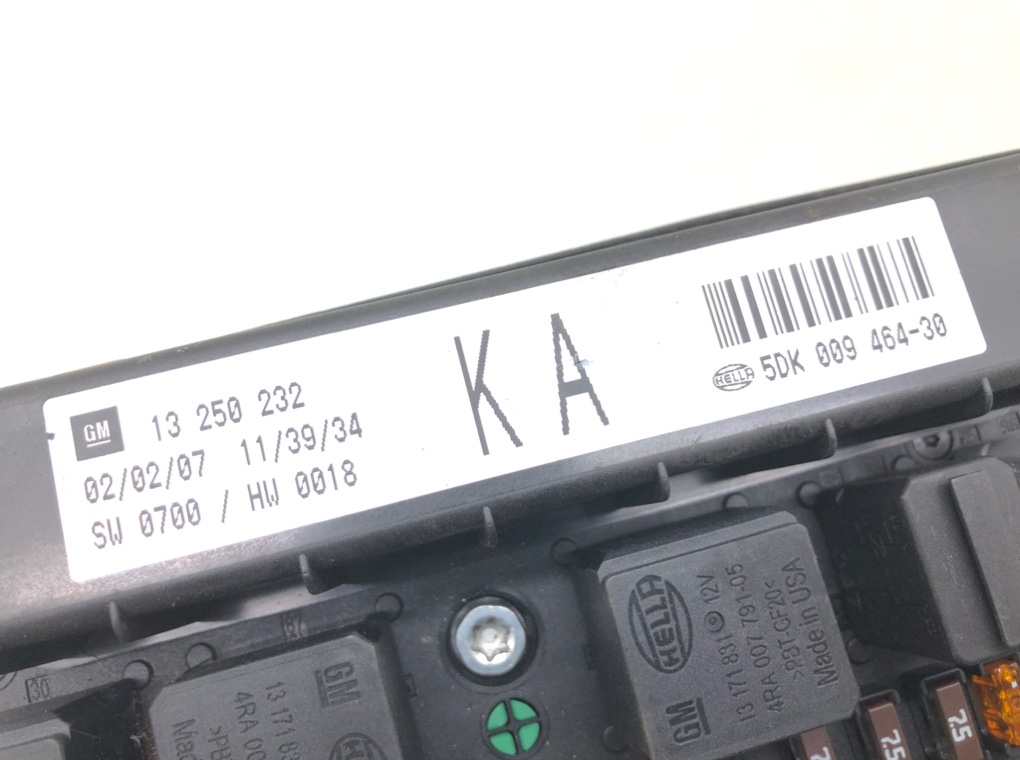 Блок предохранителей бу для Opel Astra H 1.3 CDTi, 2007 г. Блок предохранителей бу для Opel Astra H 1.3 CDTi, 2007 г.