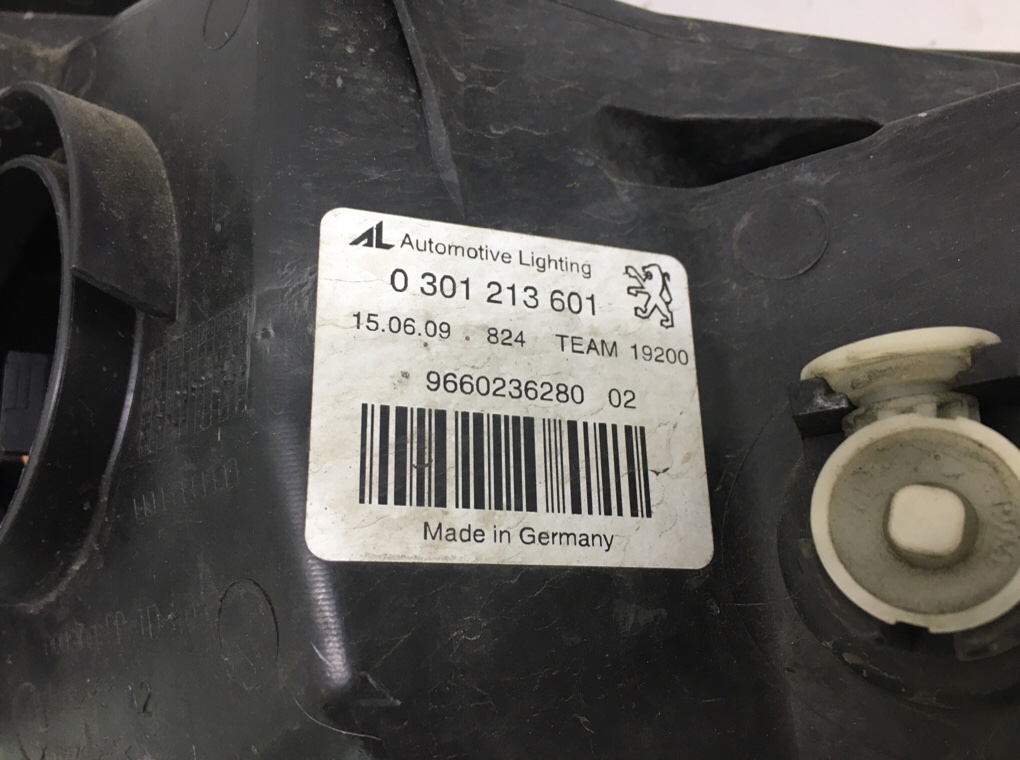 Фара левая бу для Peugeot 407 2.0 HDI, 2009 г. Фара левая бу для Peugeot 407 2.0 HDI, 2009 г.