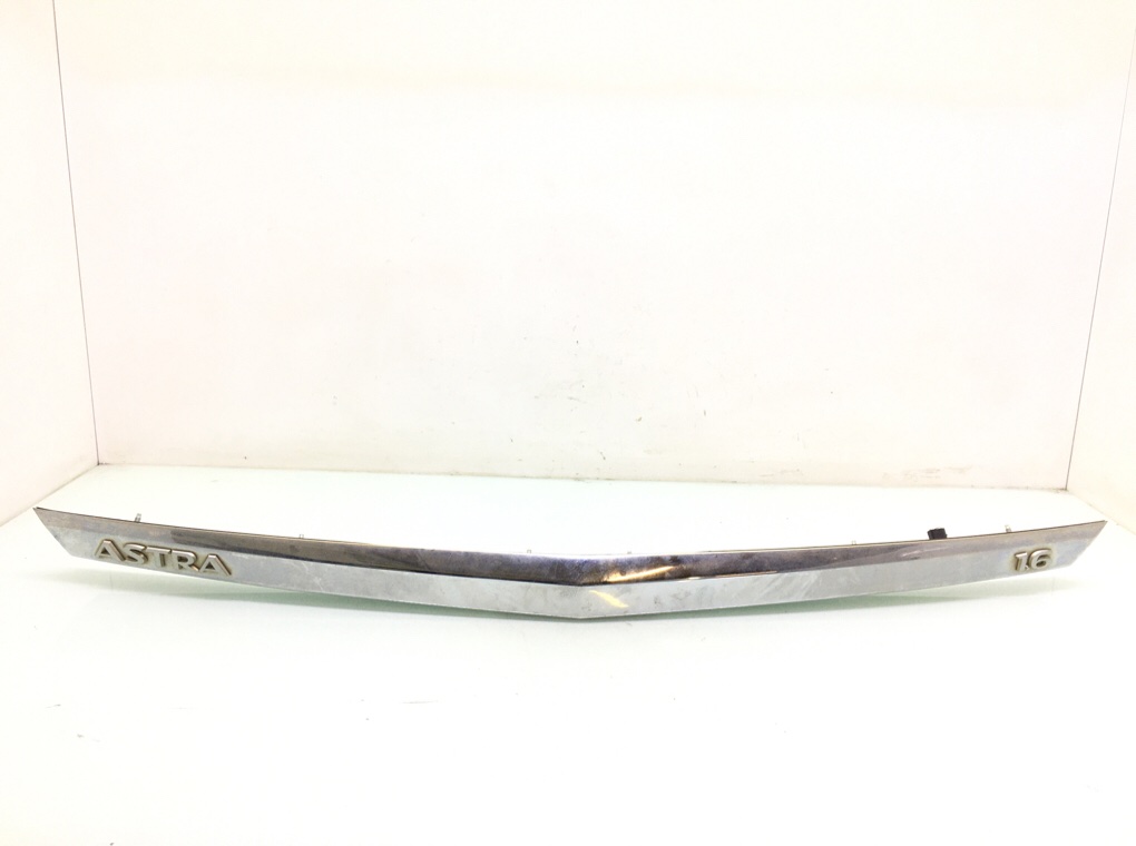 Накладка двери (крышки) багажника бу для Opel Astra H 1.6 i, 2009 г.