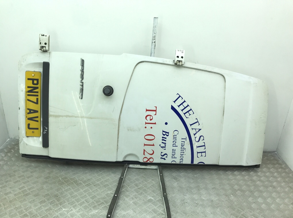 Дверь задняя распашная левая бу для Mercedes Sprinter 2.2 CDi, 2017 г.