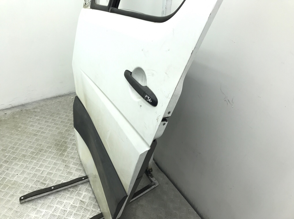 Дверь передняя левая бу для Mercedes Sprinter  2.2 CDi,  2017 г.