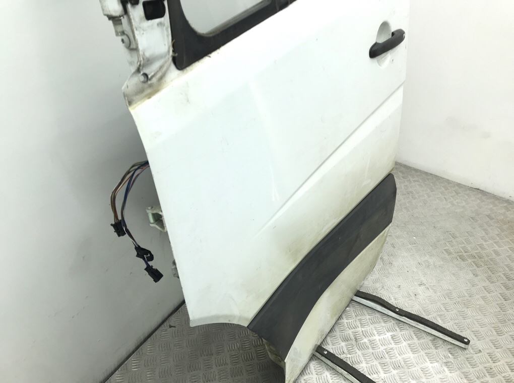 Дверь передняя левая бу для Mercedes Sprinter  2.2 CDi,  2017 г.