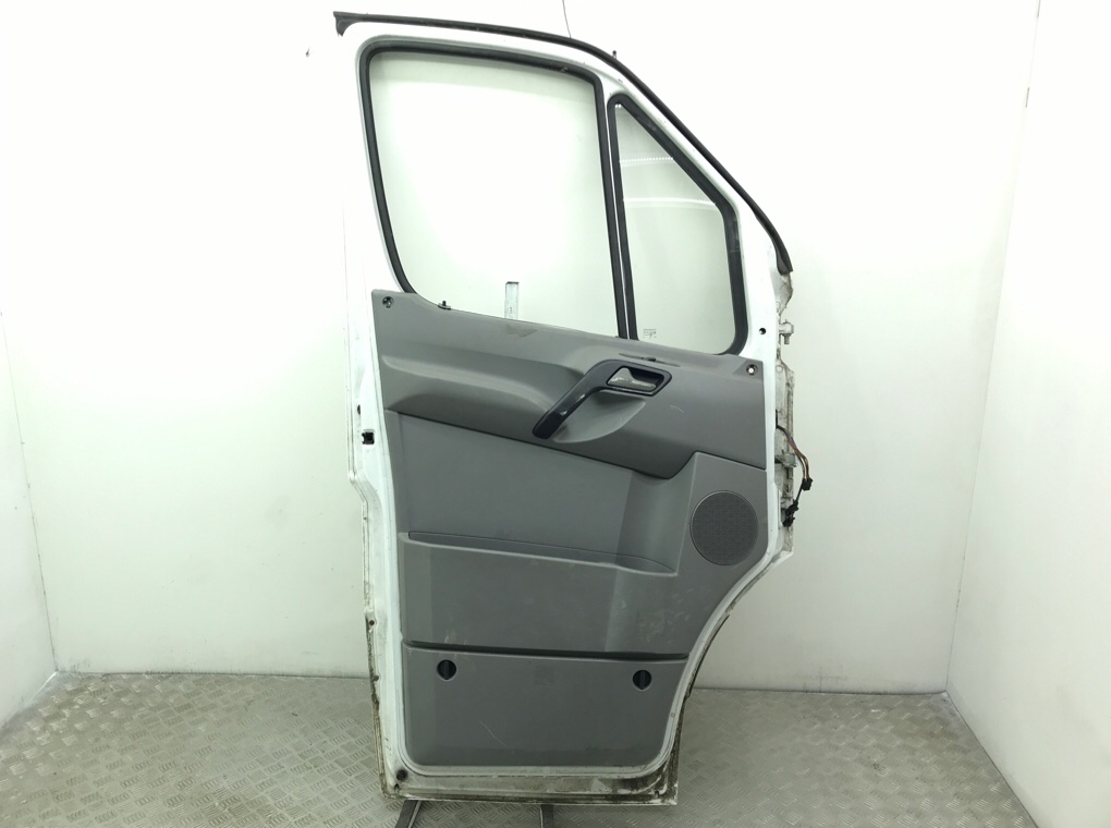 Дверь передняя левая бу для Mercedes Sprinter  2.2 CDi,  2017 г.