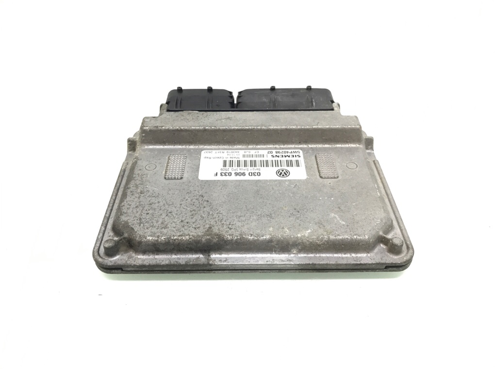 Блок управления двигателем бу для Volkswagen Polo 4 1.2 i, 2004 г. Блок управления двигателем бу для Volkswagen Polo 4 1.2 i, 2004 г.