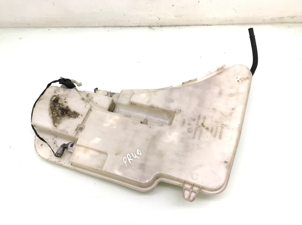 Бачок омывателя бу для BMW 5 F10/F11/GT F07 2.0 TD, 2010 г.