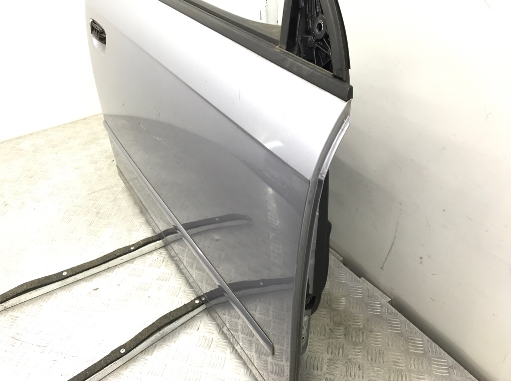 Дверь передняя правая бу для Audi A4 B7 1.9 TDi,  2005 г.