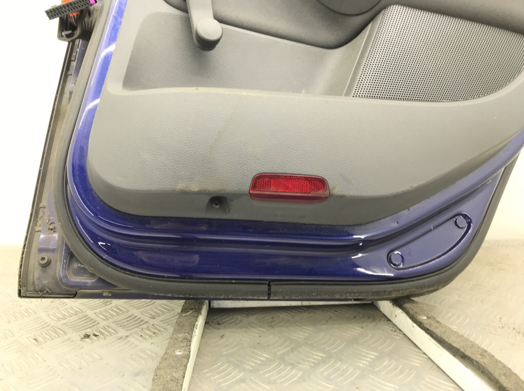 Дверь задняя правая бу для Volkswagen Golf 5 1.9 TDi,  2004 г.