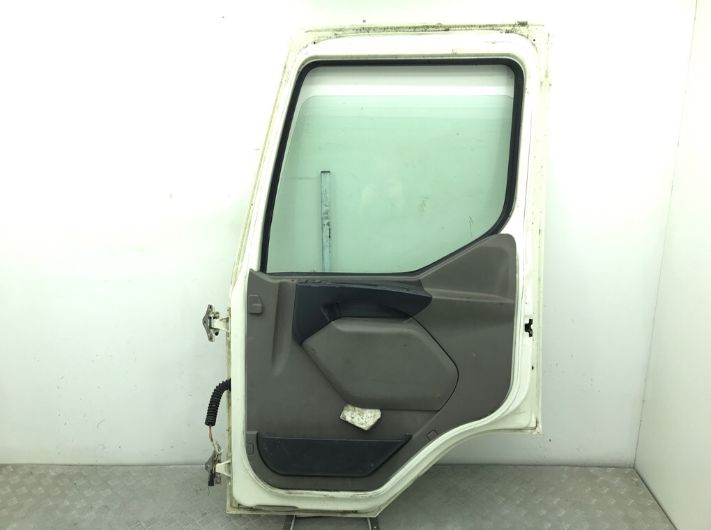 Дверь передняя правая бу для DAF LF  4.5 D ,  2011 г.