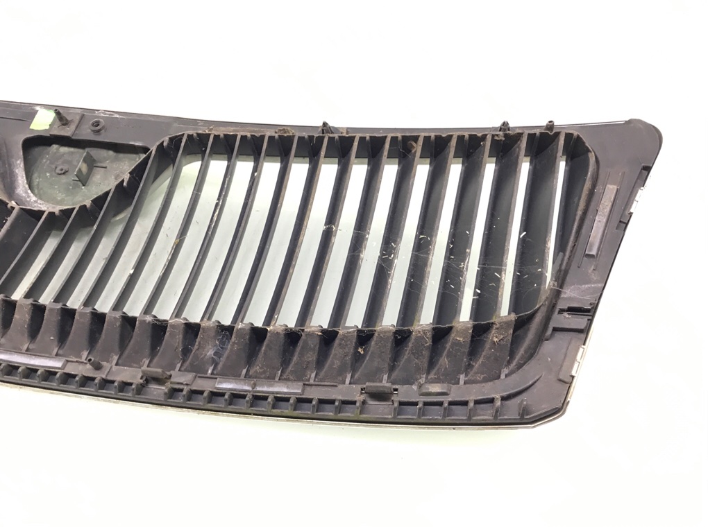 Решетка радиатора бу для Skoda Octavia A5 1.9 TDi, 2005 г. Решетка радиатора бу для Skoda Octavia A5 1.9 TDi, 2005 г.