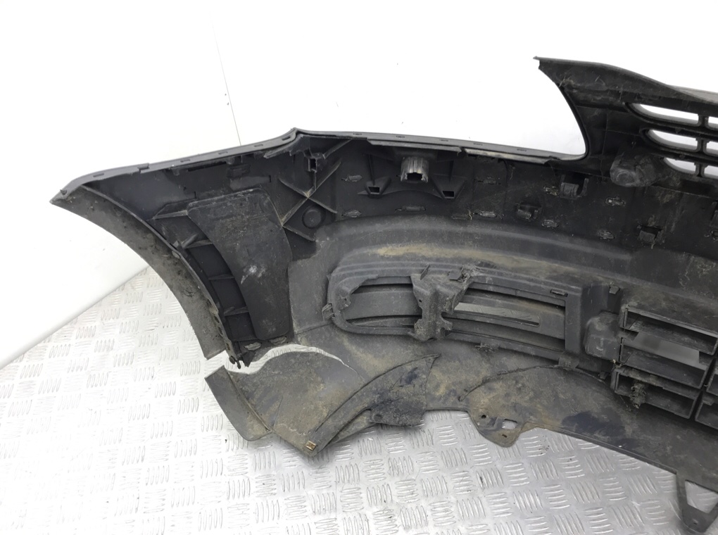 Бампер передний бу для Volkswagen Caddy  1.9 TDi,  2010 г.