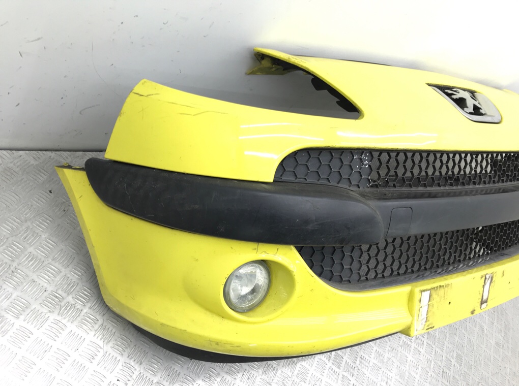 Бампер передний бу для Peugeot 1007  1.4 i,  2007 г.