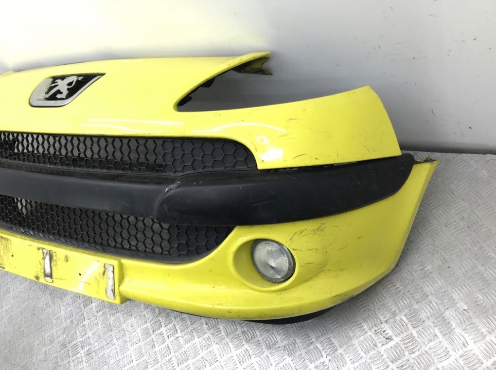 Бампер передний бу для Peugeot 1007  1.4 i,  2007 г.