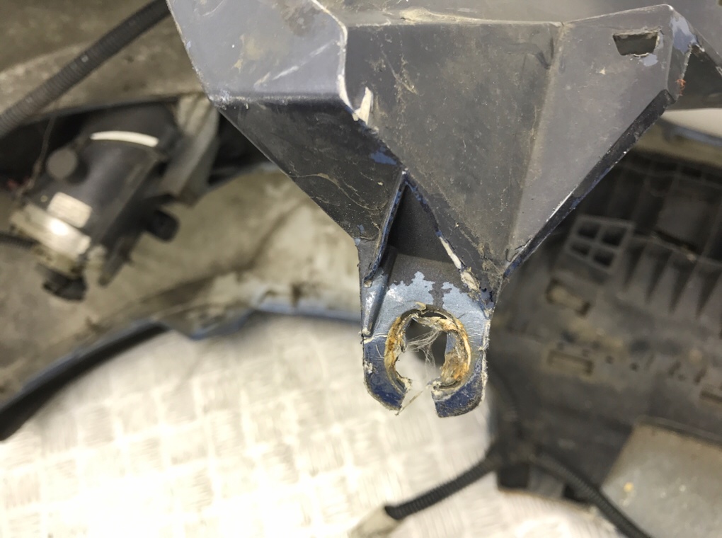 Бампер передний бу для Opel Zafira B 1.8 i,  2008 г.