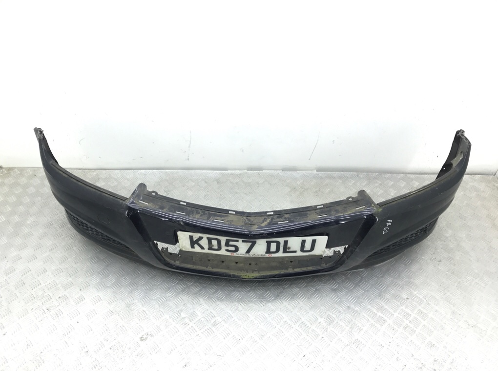 Бампер передний бу для Opel Astra H 1.6 i,  2007 г.