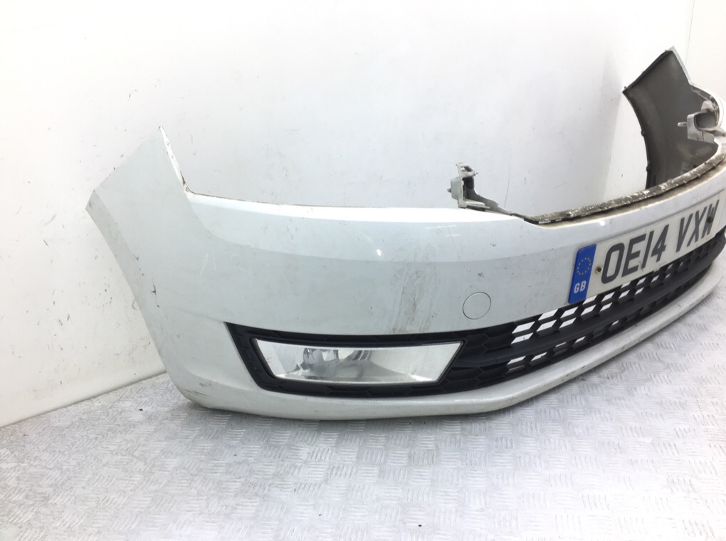 Бампер передний бу для Skoda Rapid  1.2 TSI,  2014 г.
