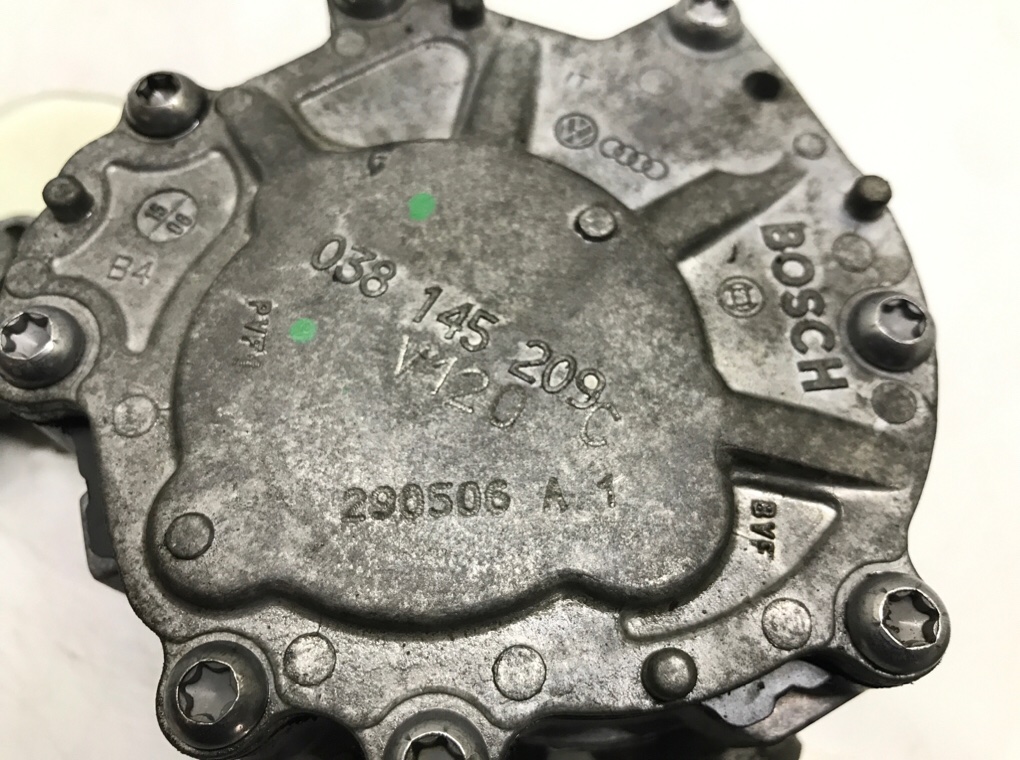 Насос вакуумный бу для Audi A4 B7 2.0 TDi,  2006 г.