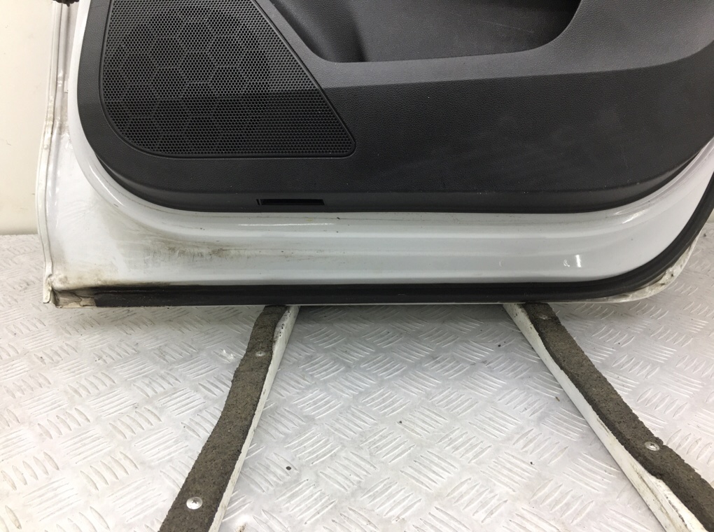 Дверь задняя правая бу для Skoda Rapid 1.2 TSI, 2014 г. Дверь задняя правая бу для Skoda Rapid 1.2 TSI, 2014 г.