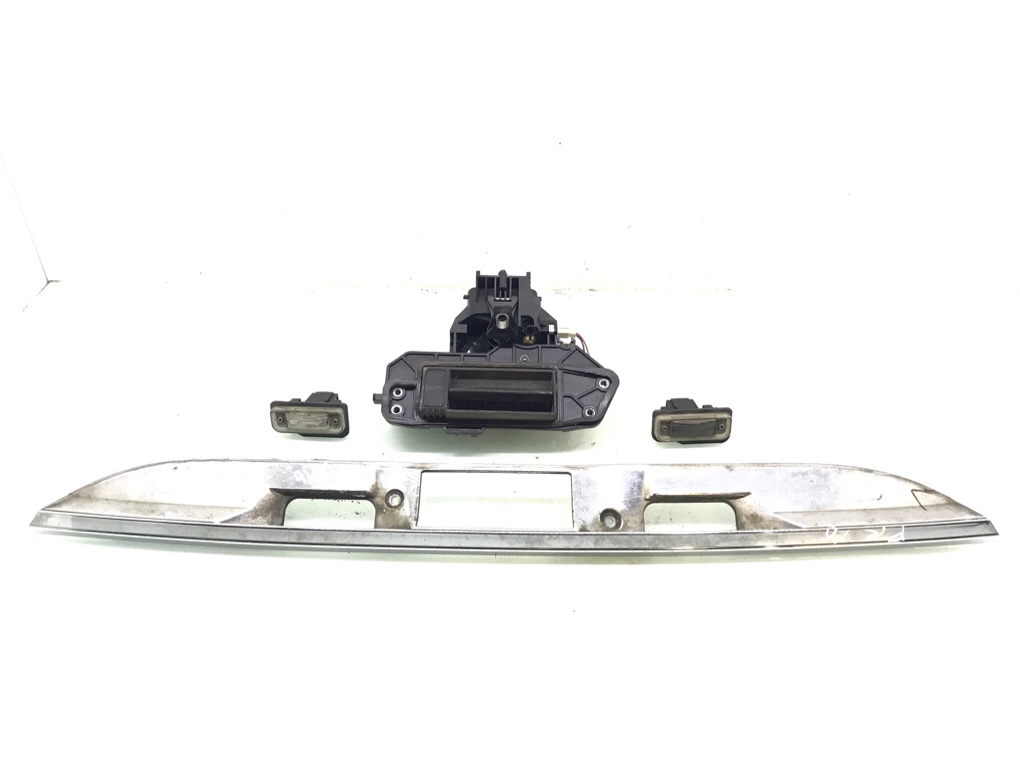 Накладка подсветки номера бу для Mercedes E W211 2.7 CDi, 2004 г.