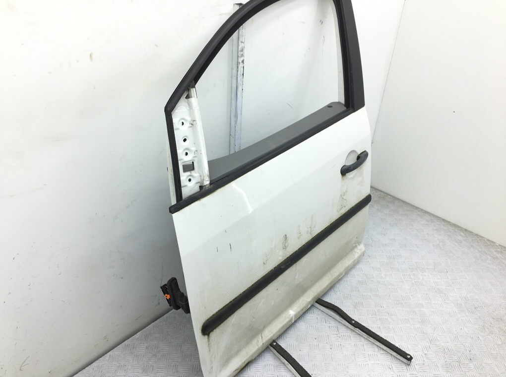 Дверь передняя левая бу для Volkswagen Caddy  1.9 TDi,  2008 г.