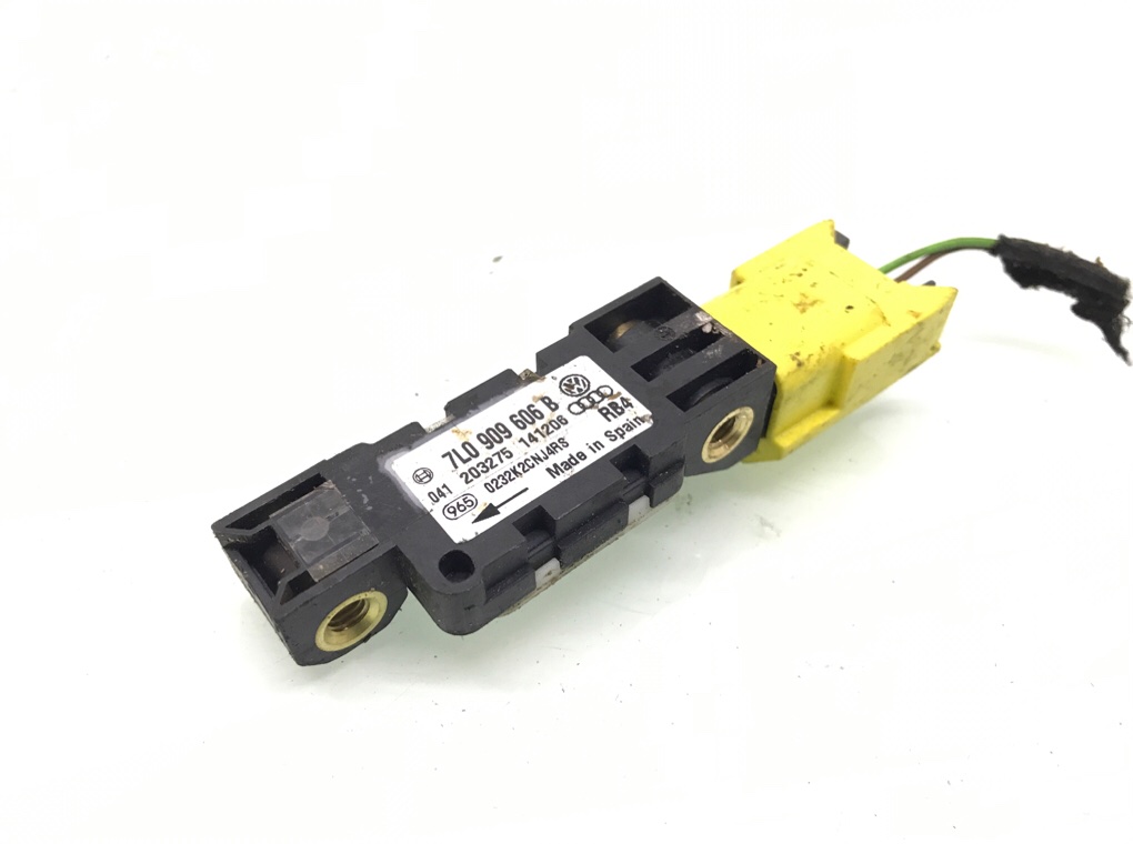 Датчик удара бу для Volkswagen Touareg 2.5 TDi, 2007 г. Датчик удара бу для Volkswagen Touareg 2.5 TDi, 2007 г.