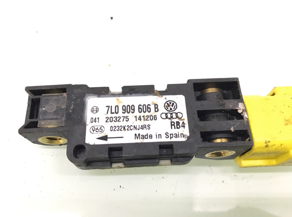 Датчик удара бу для Volkswagen Touareg 2.5 TDi, 2007 г. Датчик удара бу для Volkswagen Touareg 2.5 TDi, 2007 г.