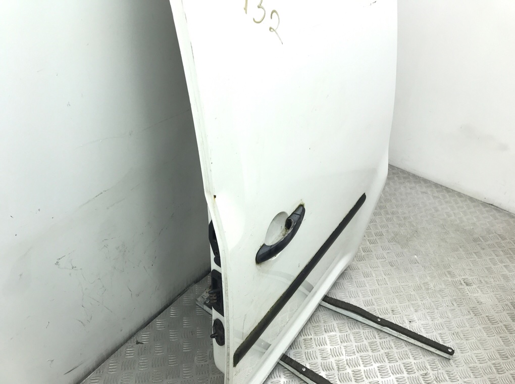 Дверь сдвижная левая бу для Volkswagen Caddy 1.9 TDi, 2008 г. Дверь сдвижная левая бу для Volkswagen Caddy 1.9 TDi, 2008 г.