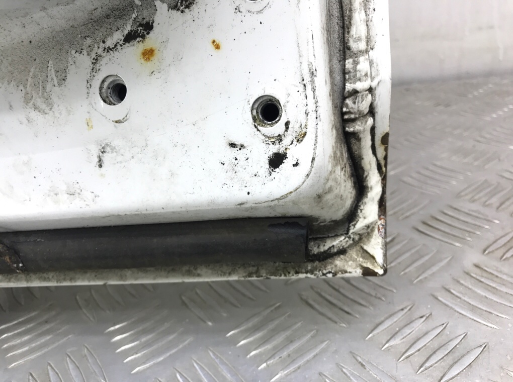 Дверь сдвижная левая бу для Volkswagen Caddy 1.9 TDi, 2008 г. Дверь сдвижная левая бу для Volkswagen Caddy 1.9 TDi, 2008 г.