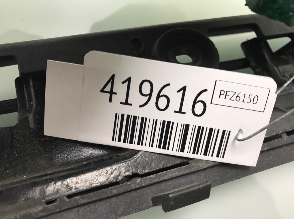 Кронштейн крепления бампера переднего бу для Volkswagen Caddy  2.0 SDi,  2009 г.