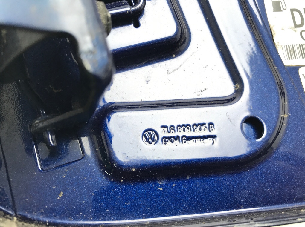 Лючок топливного бака бу для Volkswagen Touareg  2.5 TDi,  2007 г.