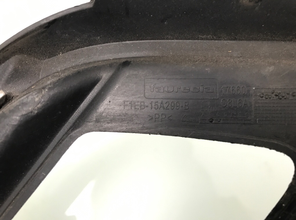 Заглушка (решетка) в бампер передний бу для Ford Focus 3 1.6 i,  2011 г.