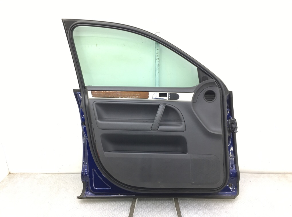 Дверь передняя левая бу для Volkswagen Touareg  2.5 TDi,  2007 г.