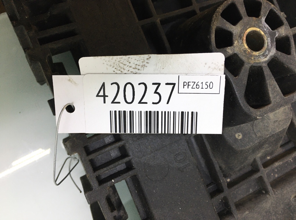 Полка аккумулятора бу для Volkswagen Caddy  2.0 SDi,  2009 г.