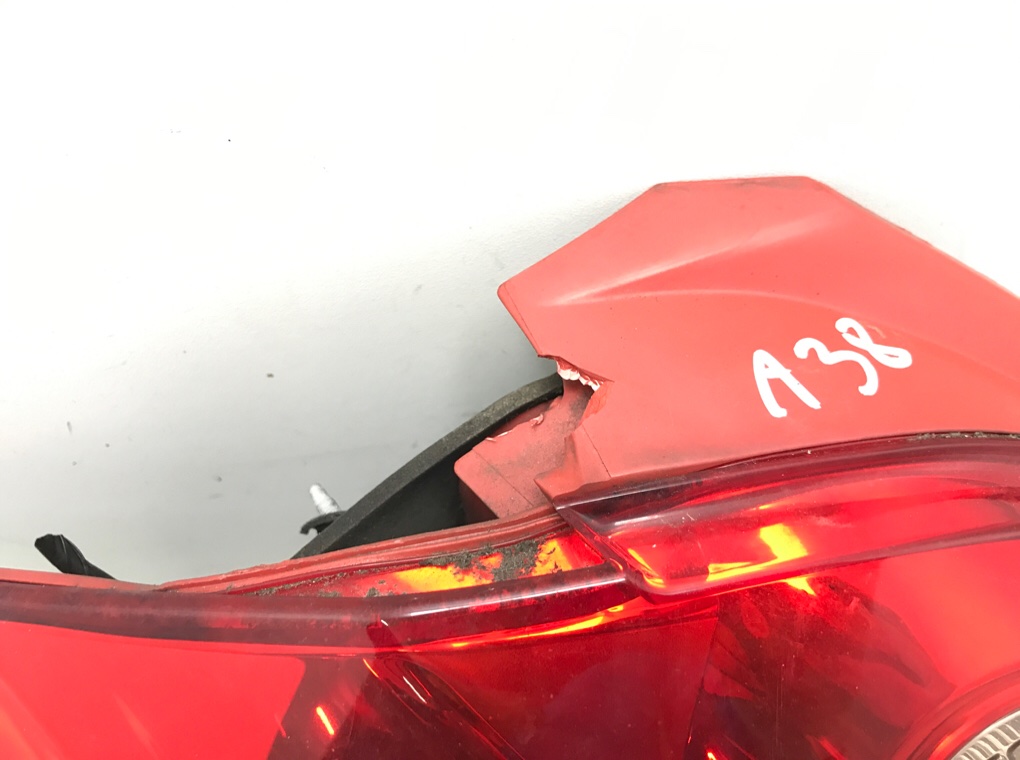 Фонарь задний левый бу для Toyota Auris 1 1.4 i,  2008 г.