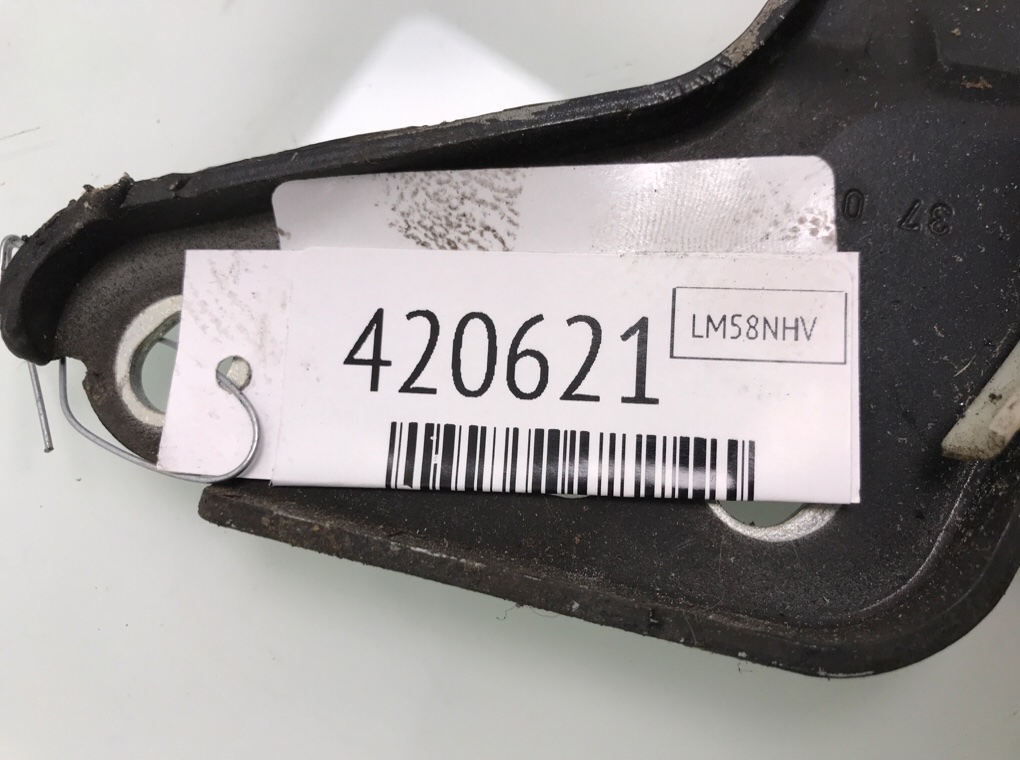 Петля капота правая бу для Audi Q7  3.0 TDi,  2008 г.