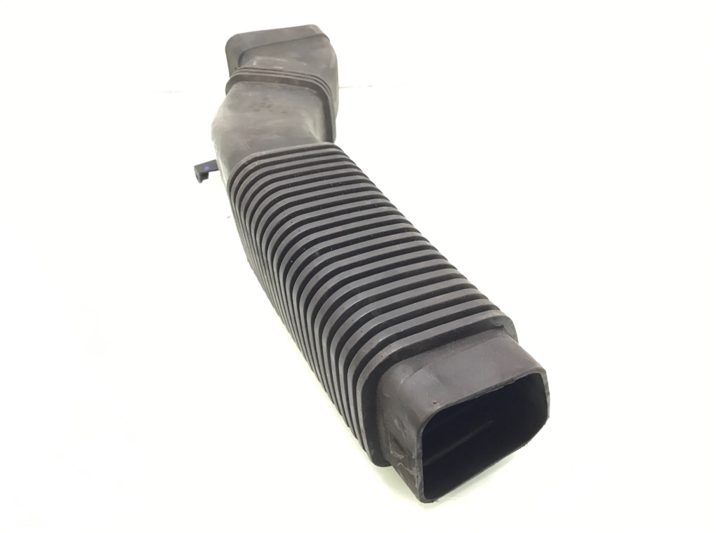 Патрубок воздушного фильтра бу для BMW 7 F01/F02 3.0 TD,  2011 г.