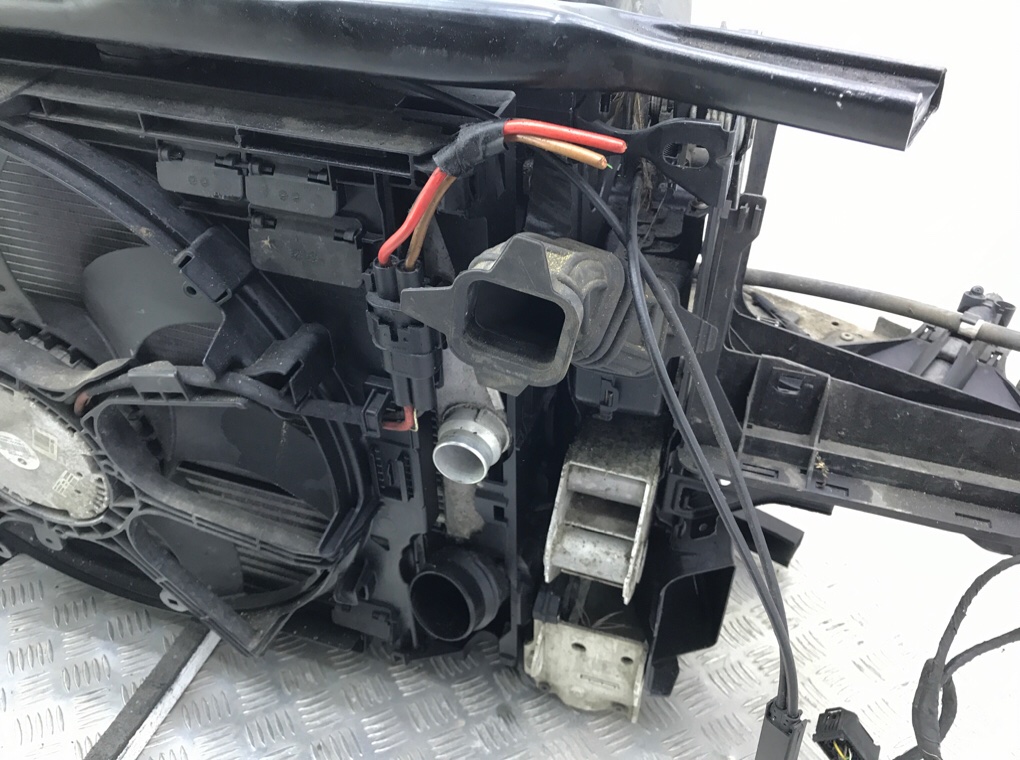 Панель передняя (телевизор) бу для BMW 7 F01/F02 3.0 TD,  2011 г.