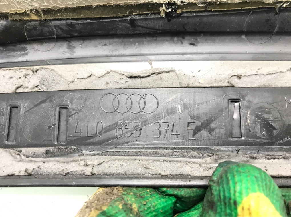 Накладка на порог бу для Audi Q7  3.0 TDi,  2008 г.