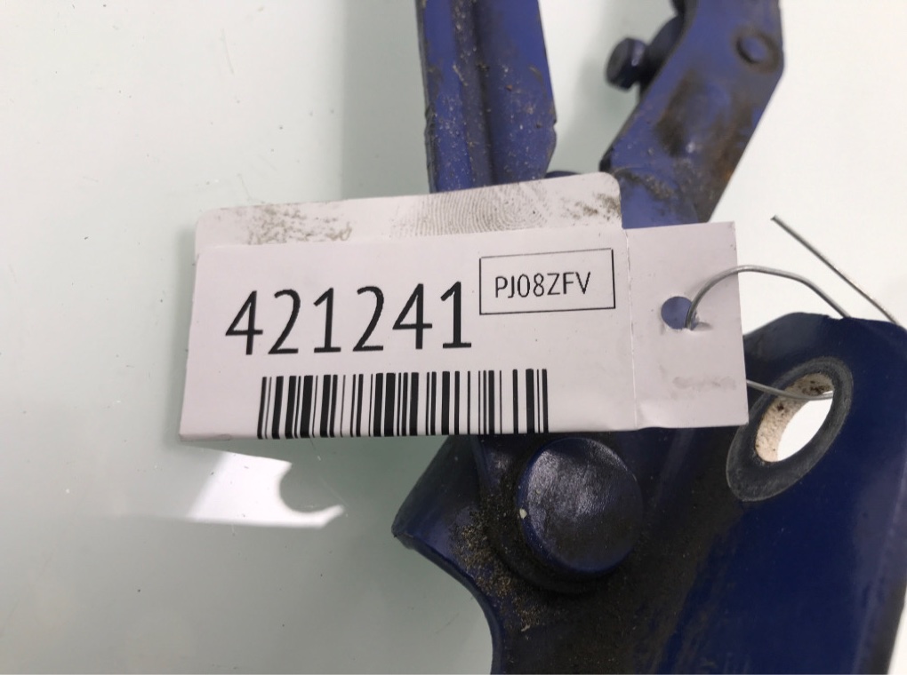 Петля капота левая бу для Volkswagen Caddy  1.9 TDi,  2008 г.