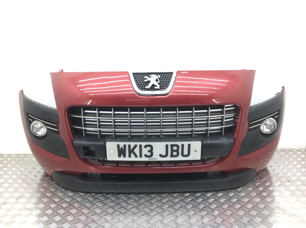 Бампер передний бу для Peugeot 3008 1.6 HDi, 2013 г.