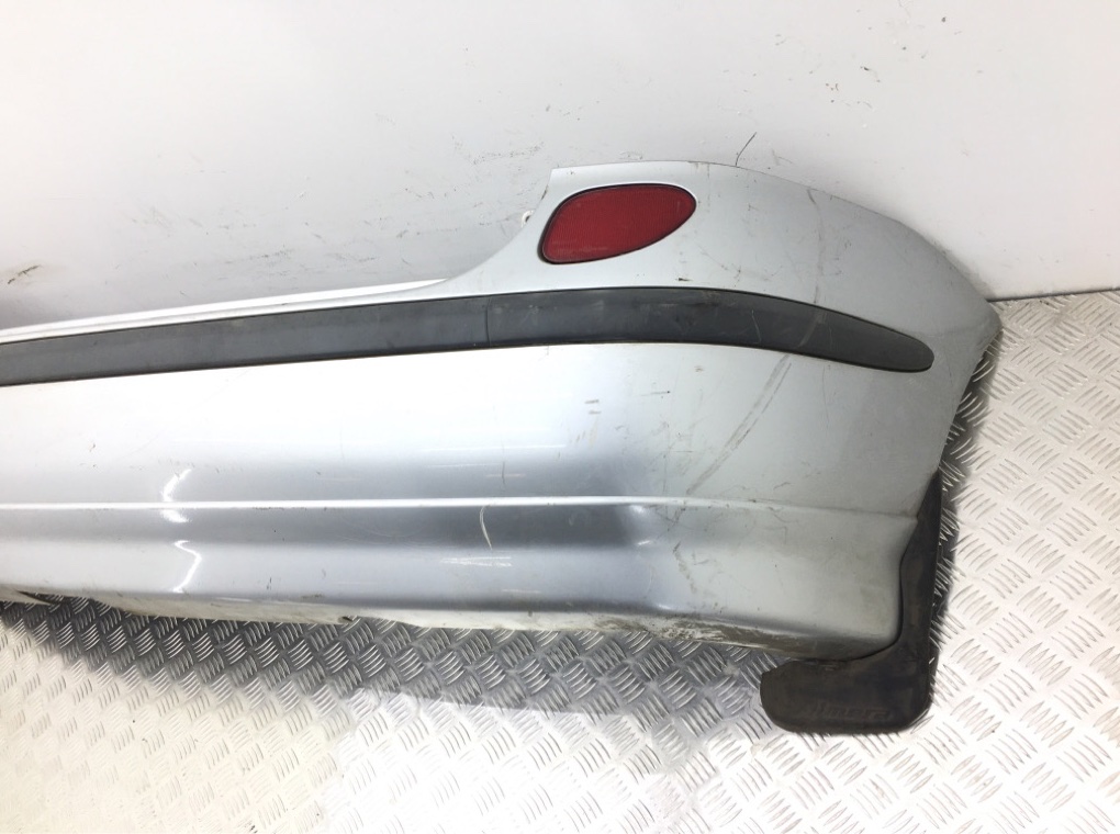 Бампер задний бу для Nissan Almera Tino 1 2.2 DCi,  2004 г.