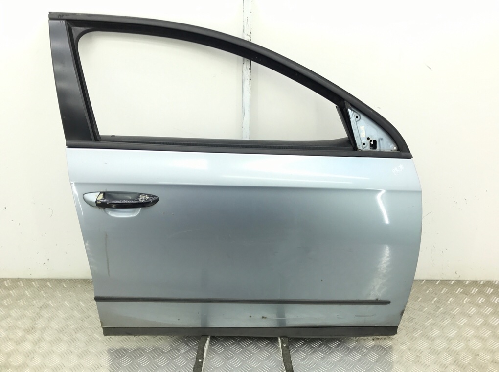 Дверь передняя правая бу для Volkswagen Passat B6 1.9 TDi, 2005 г.